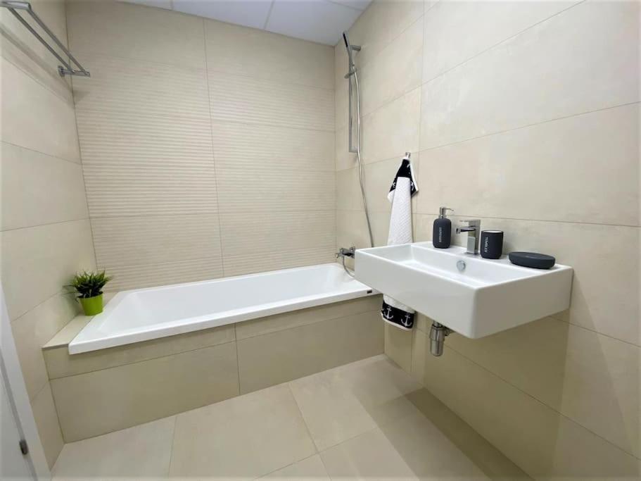 Apartmán Luxurious Penthouse With Huge Panoramic Terrace San Roque  Exteriér fotografie