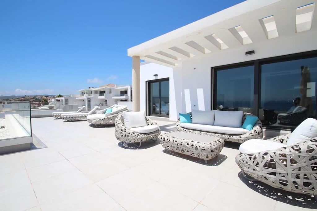 Apartmán Luxurious Penthouse With Huge Panoramic Terrace San Roque  Exteriér fotografie
