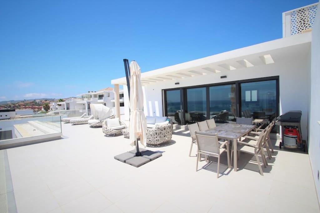 Apartmán Luxurious Penthouse With Huge Panoramic Terrace San Roque  Exteriér fotografie